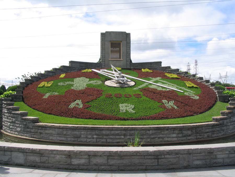 Picture of the Niagara Floral Clock in 2005